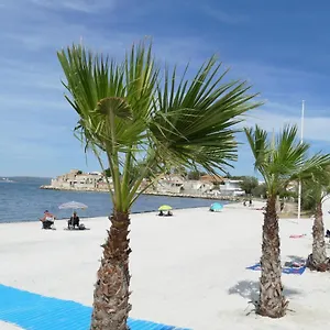 Appartement Le Provencal, Saint-Mitre-les-Remparts